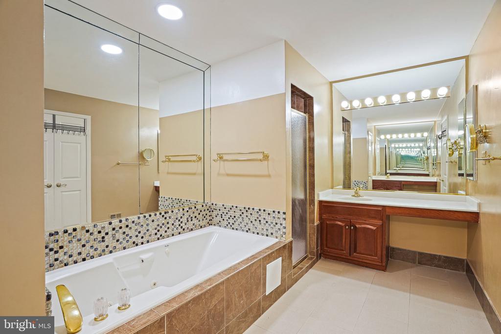 8035 QUARRY RIDGE WAY