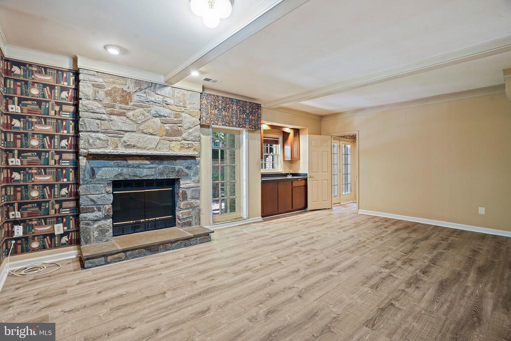 8035 QUARRY RIDGE WAY