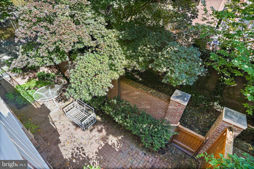 8035 QUARRY RIDGE WAY