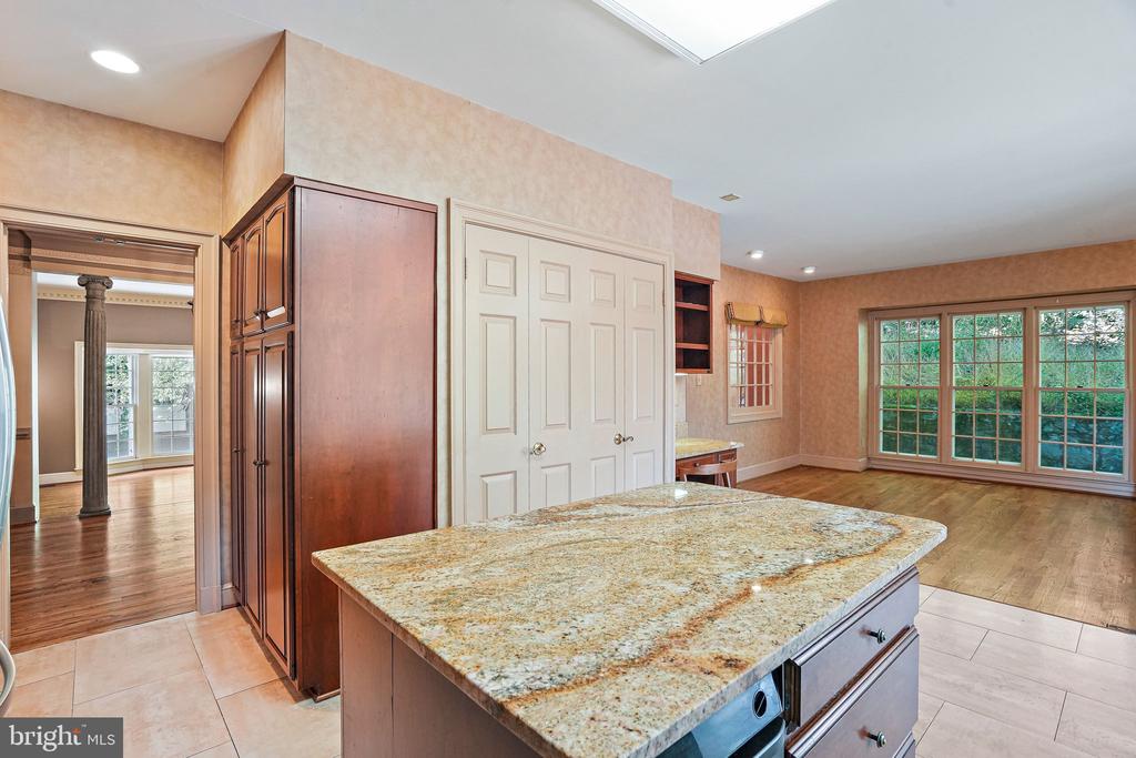 8035 QUARRY RIDGE WAY