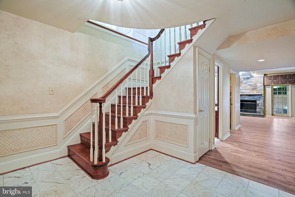 8035 QUARRY RIDGE WAY