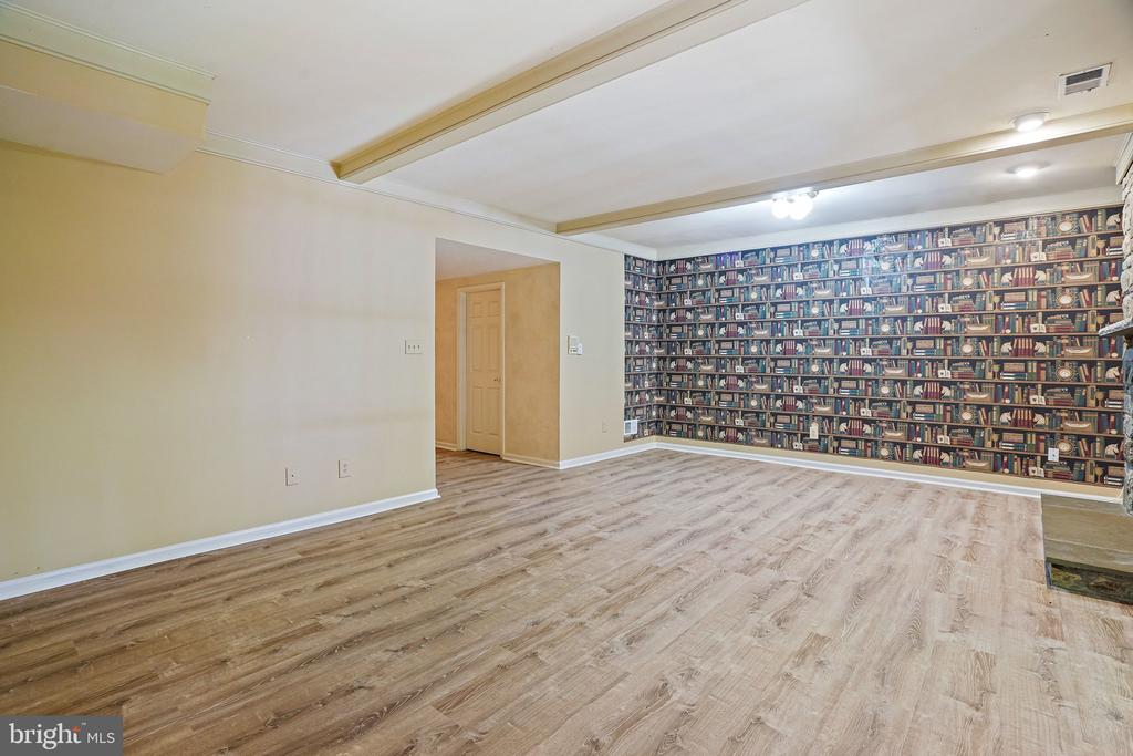 8035 QUARRY RIDGE WAY