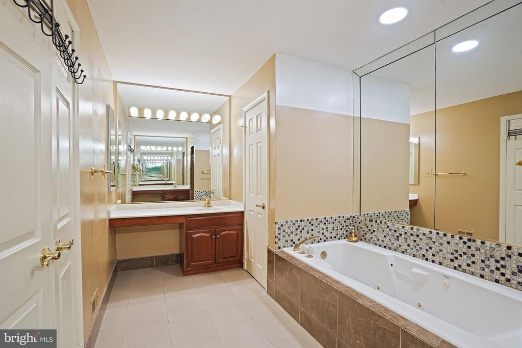 8035 QUARRY RIDGE WAY