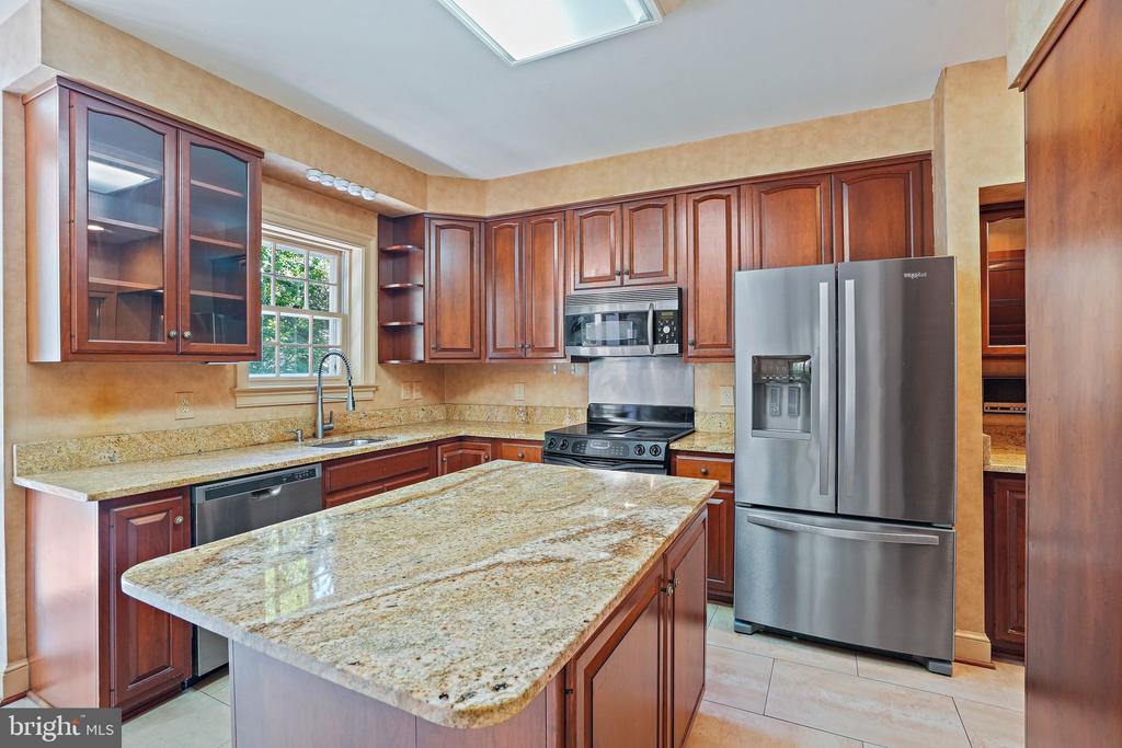 8035 QUARRY RIDGE WAY