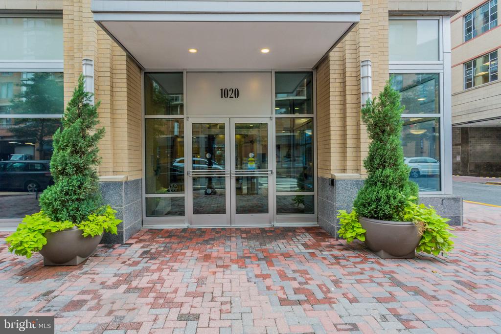 1020 N HIGHLAND ST #905