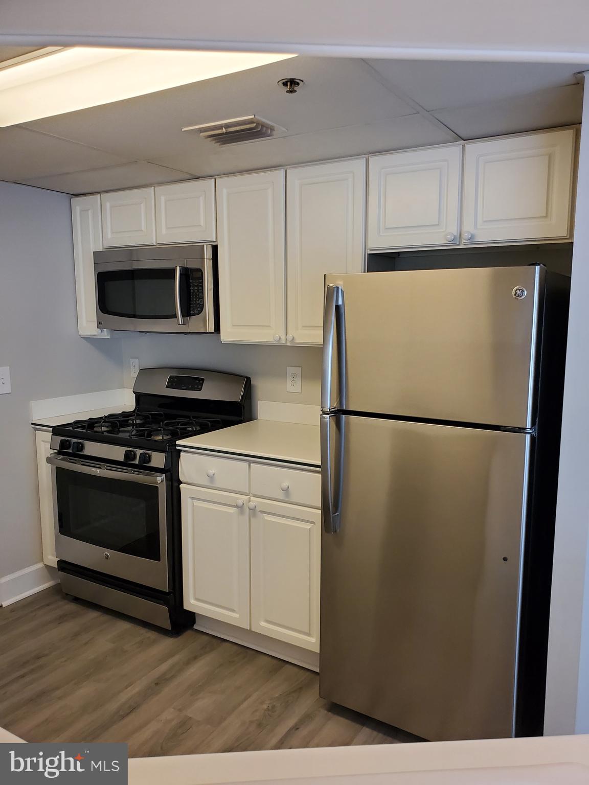 1276 N WAYNE ST #825