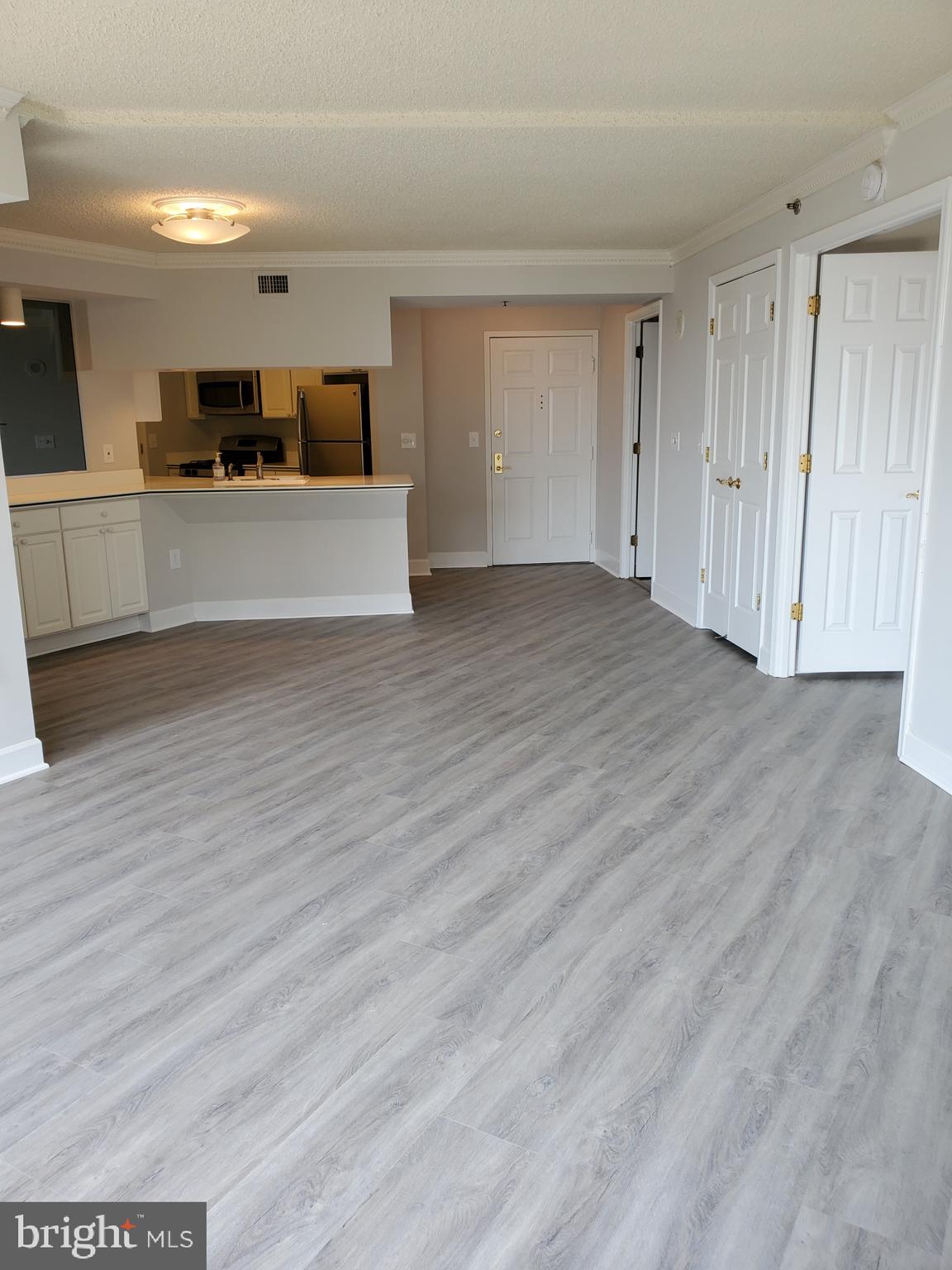 1276 N WAYNE ST #825