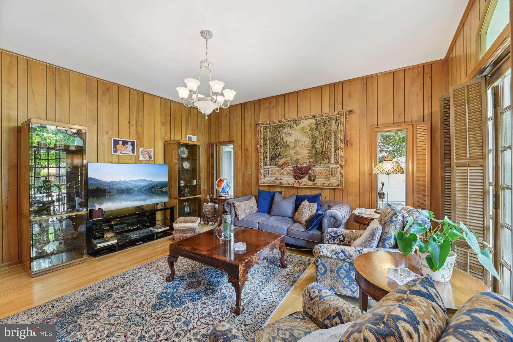 1517 Highwood DRIVE