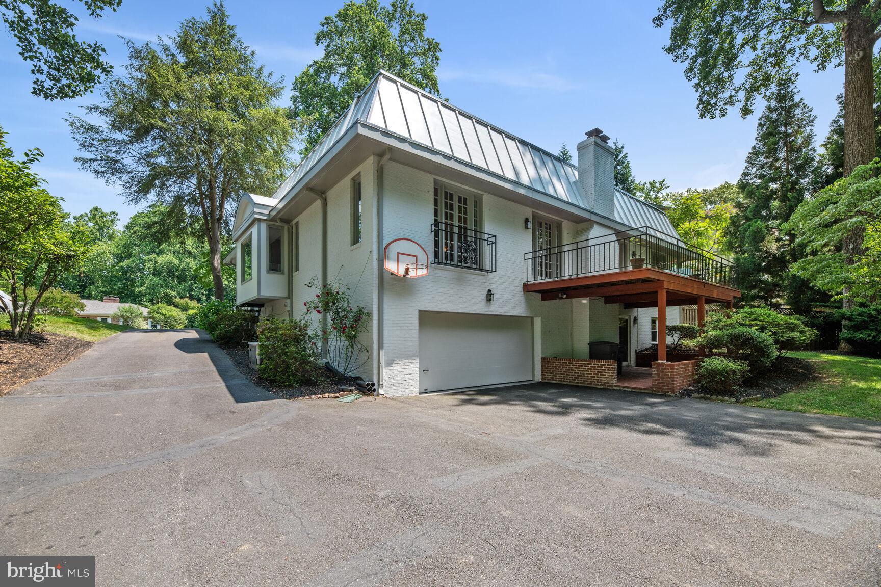 1517 Highwood DRIVE