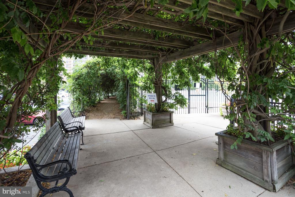 8340 GREENSBORO DRIVE 620