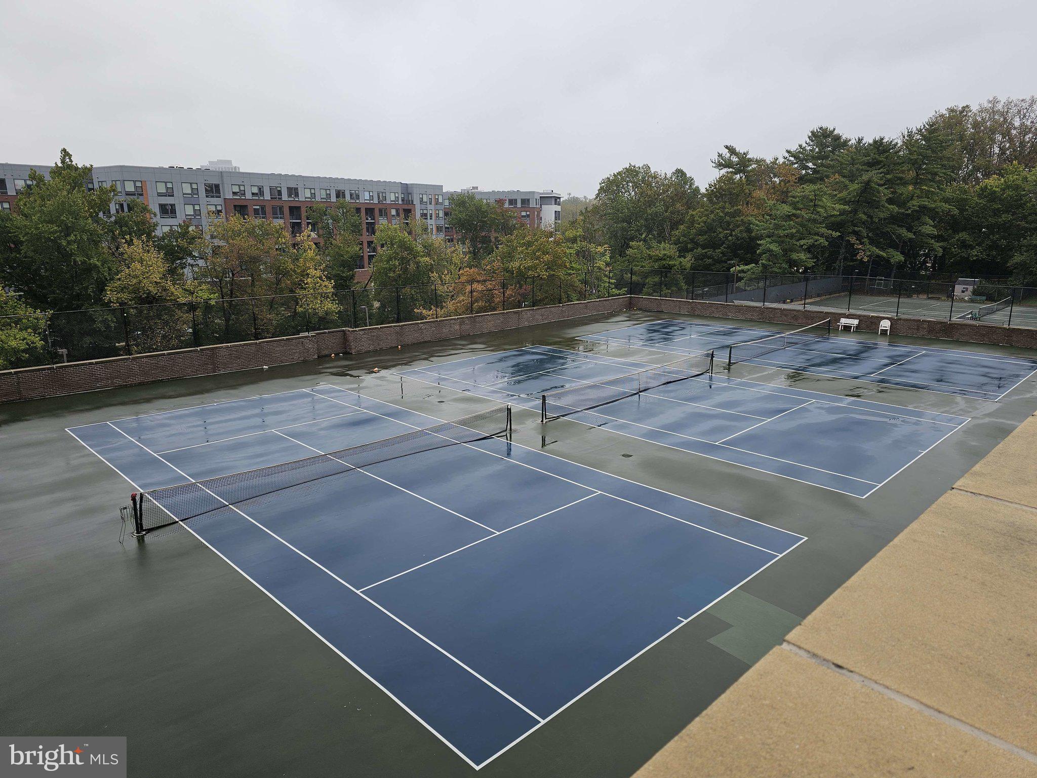 1800 OLD MEADOW ROAD 302