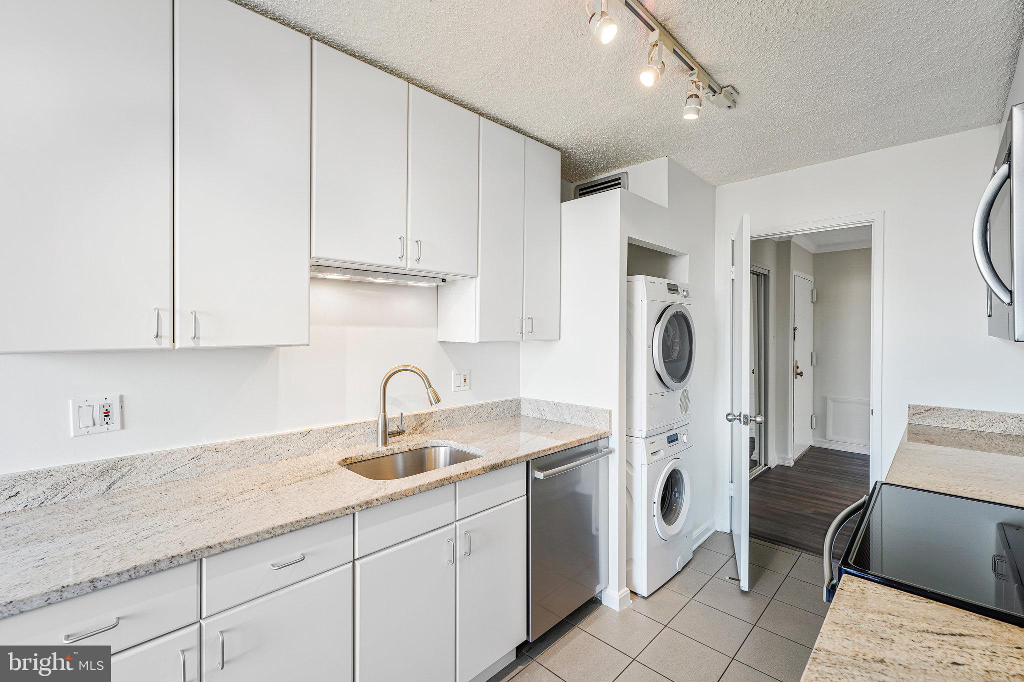 1800 OLD MEADOW ROAD 302