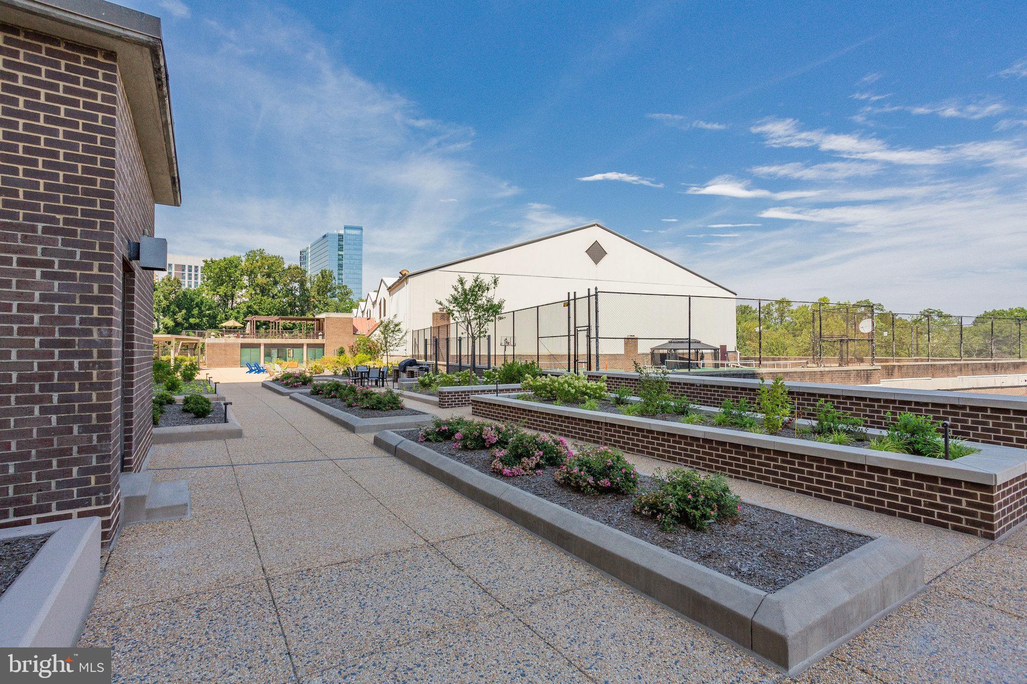 1800 OLD MEADOW ROAD 302