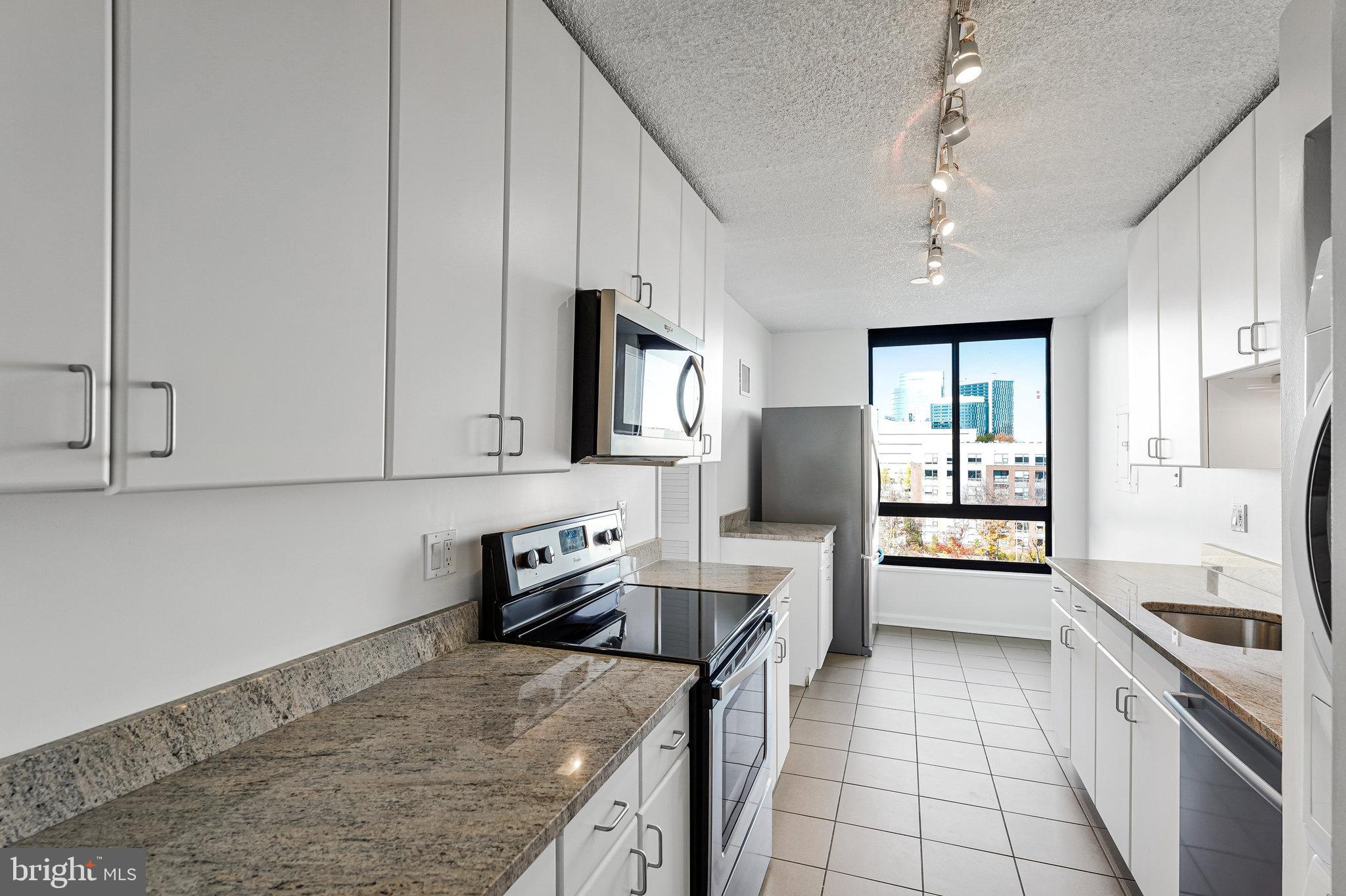 1800 OLD MEADOW ROAD 302