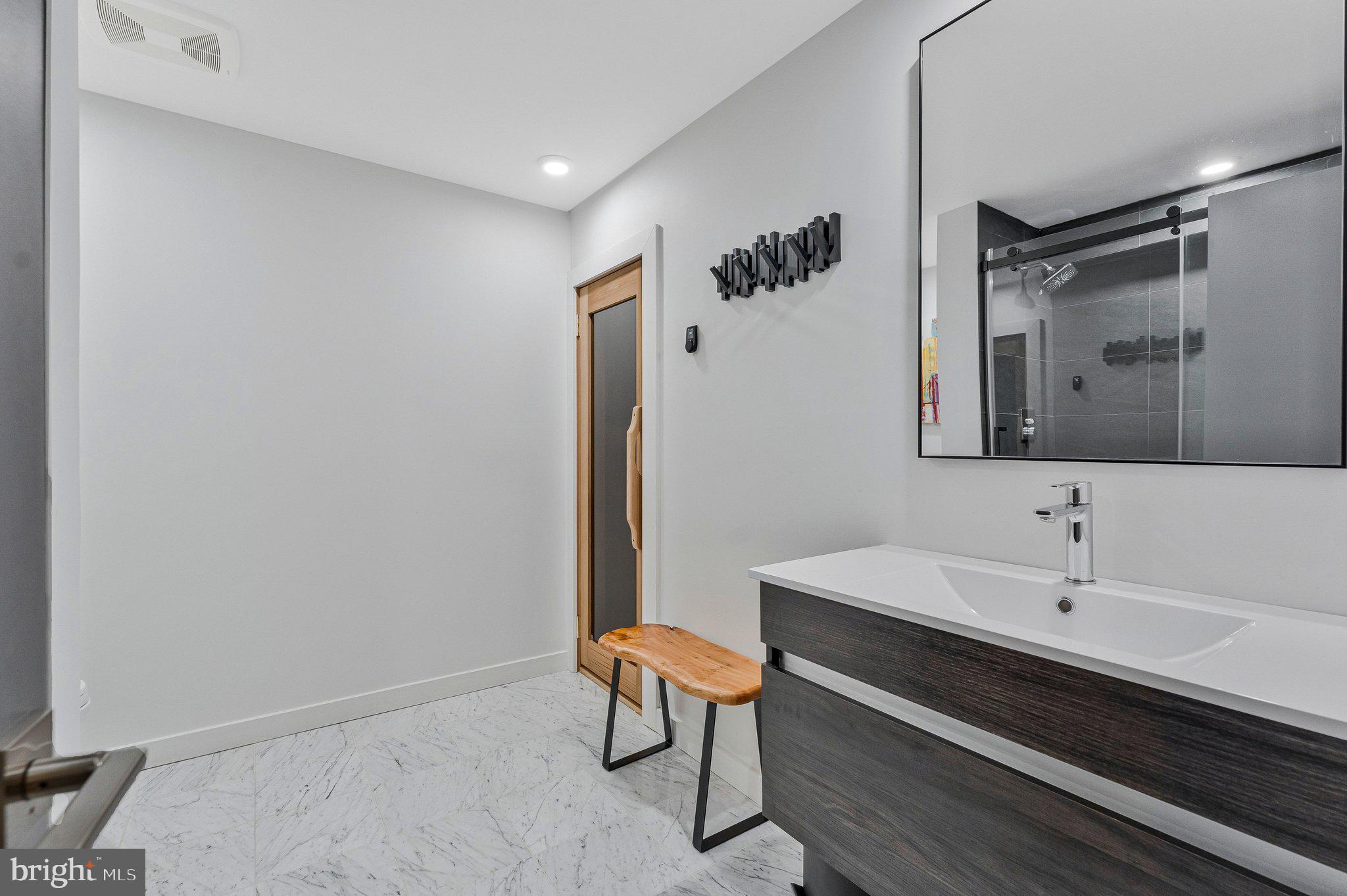 1228 PERRY WILLIAM DRIVE