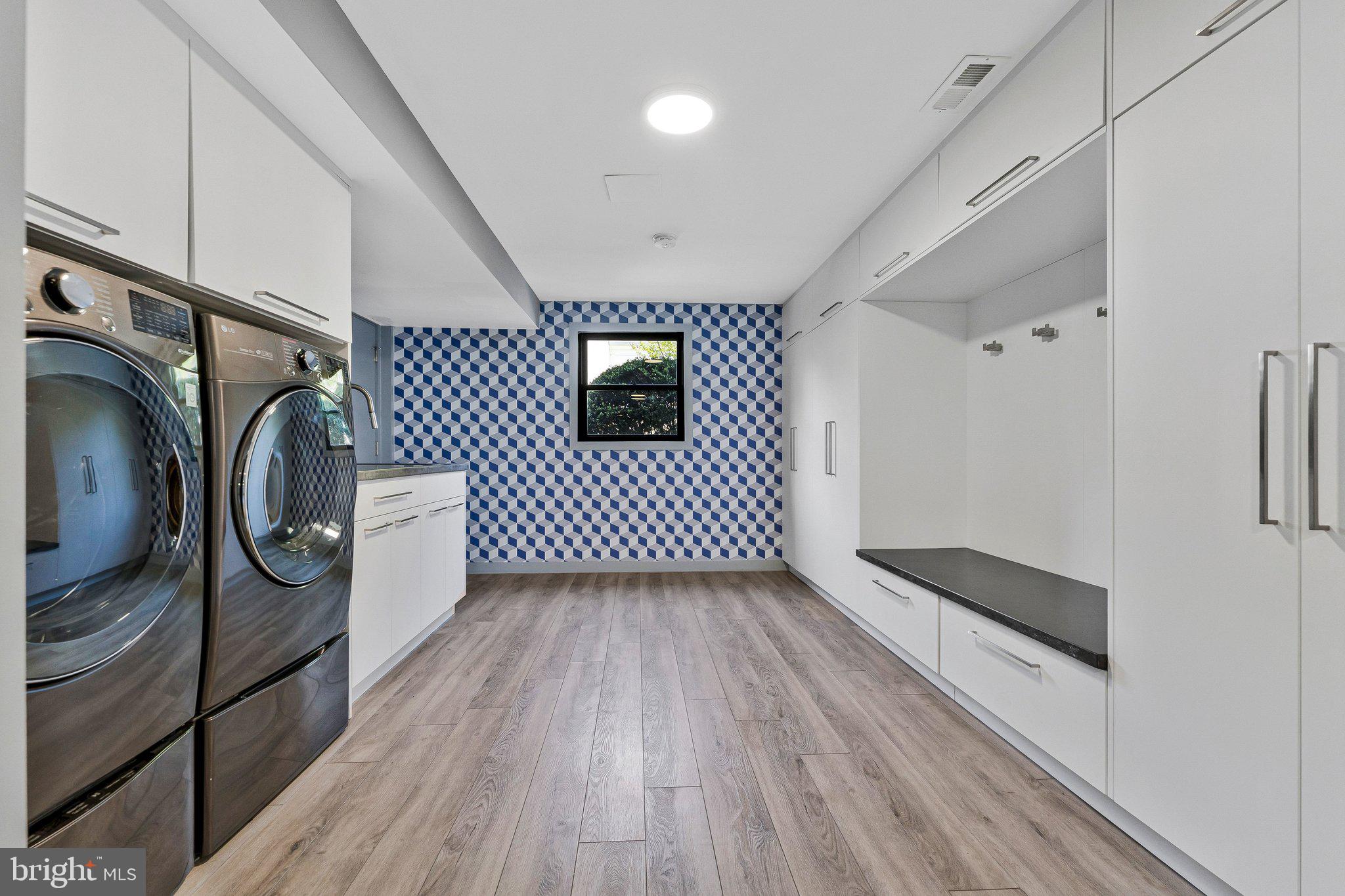 1228 PERRY WILLIAM DRIVE
