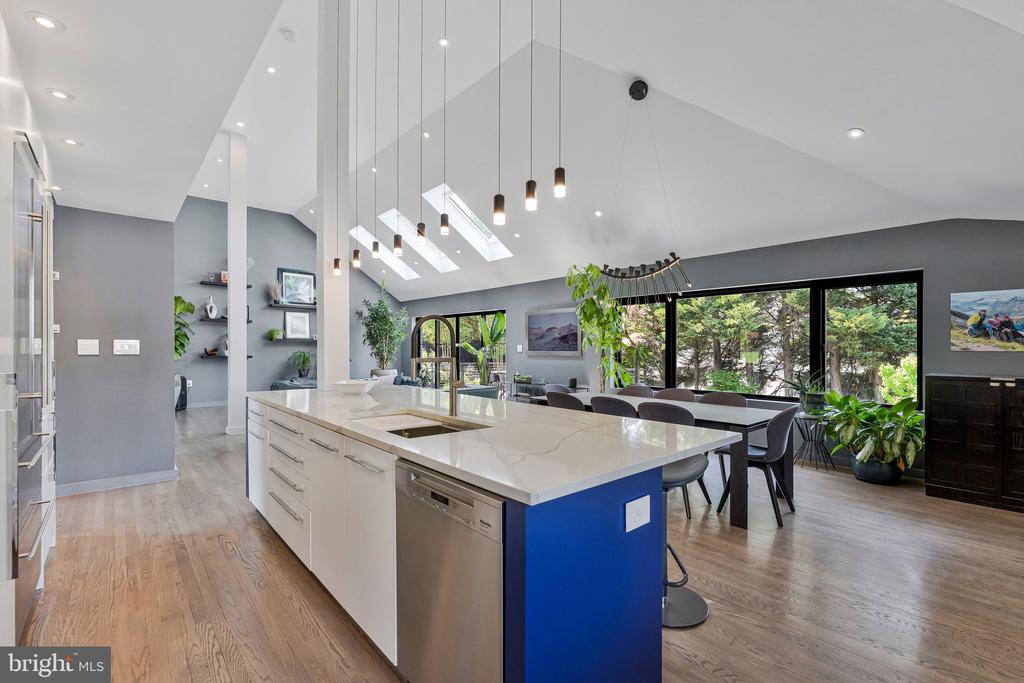 1228 PERRY WILLIAM DRIVE