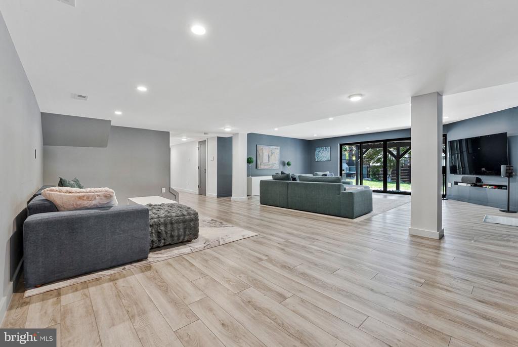1228 PERRY WILLIAM DRIVE