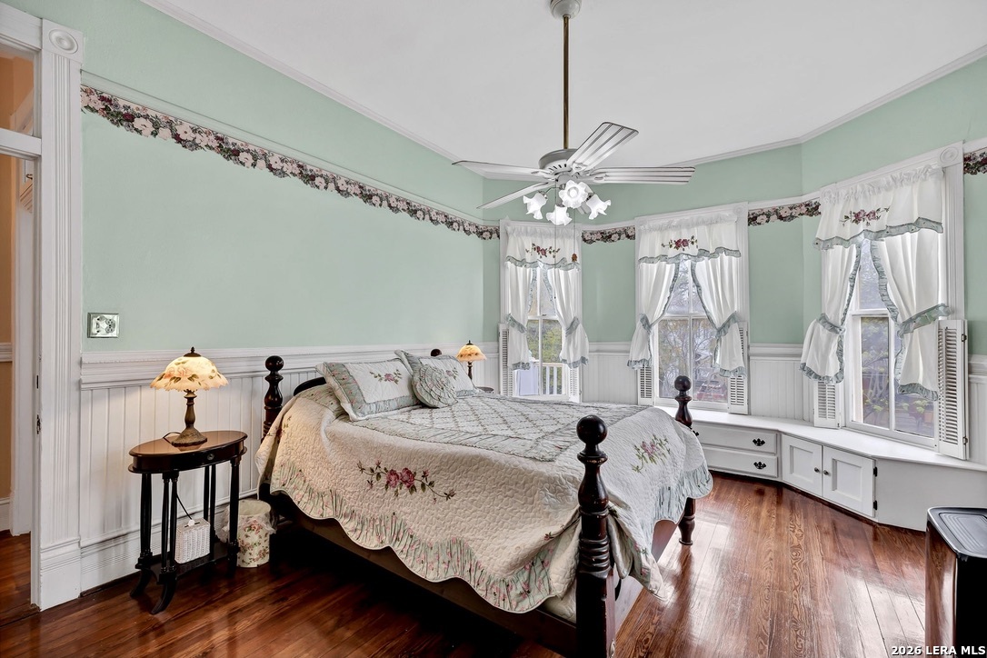 705 E Guenther