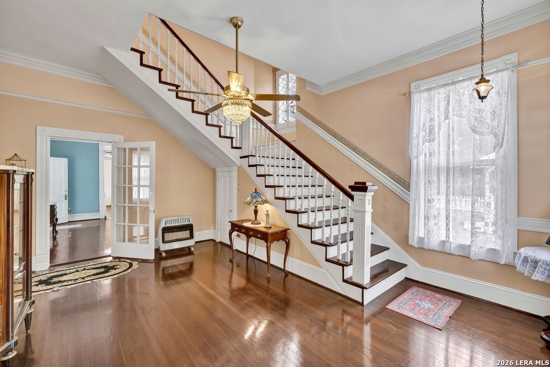 705 E Guenther