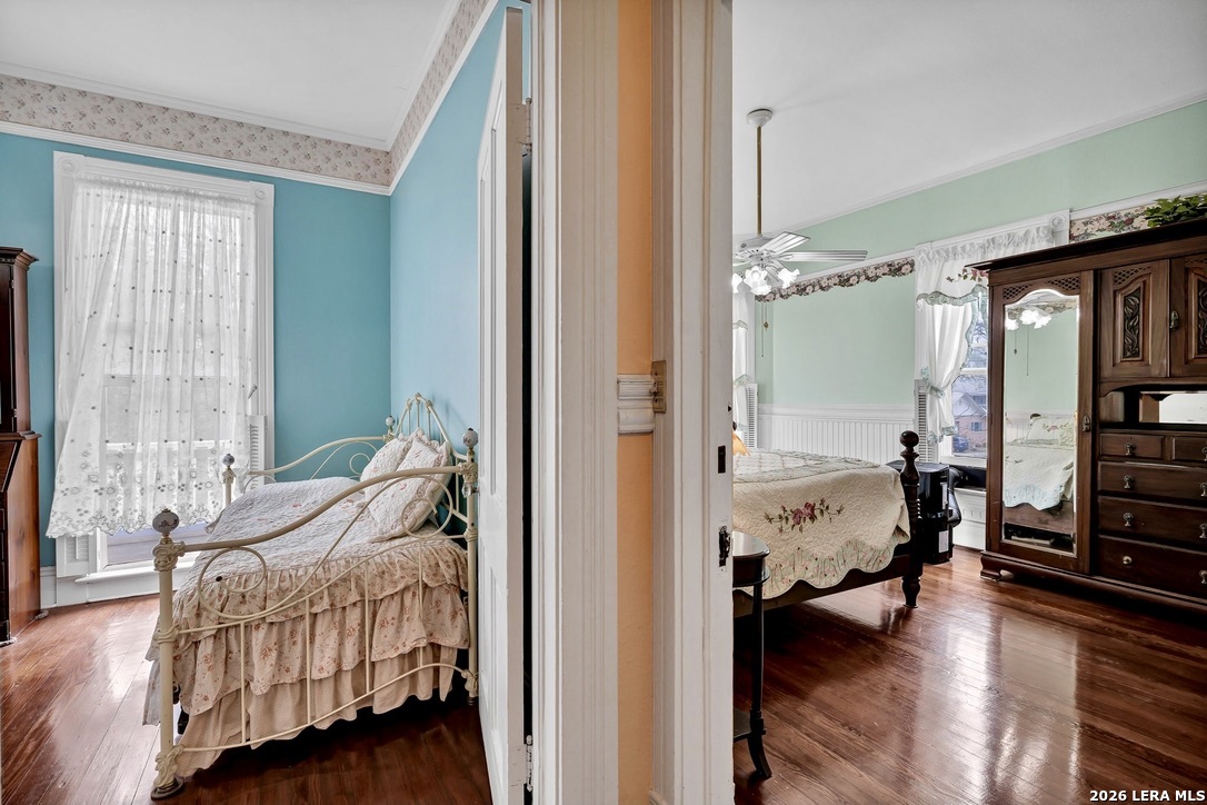 705 E Guenther