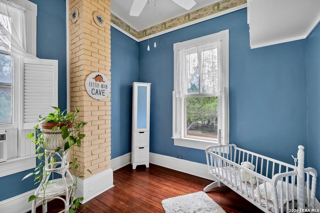 705 E Guenther