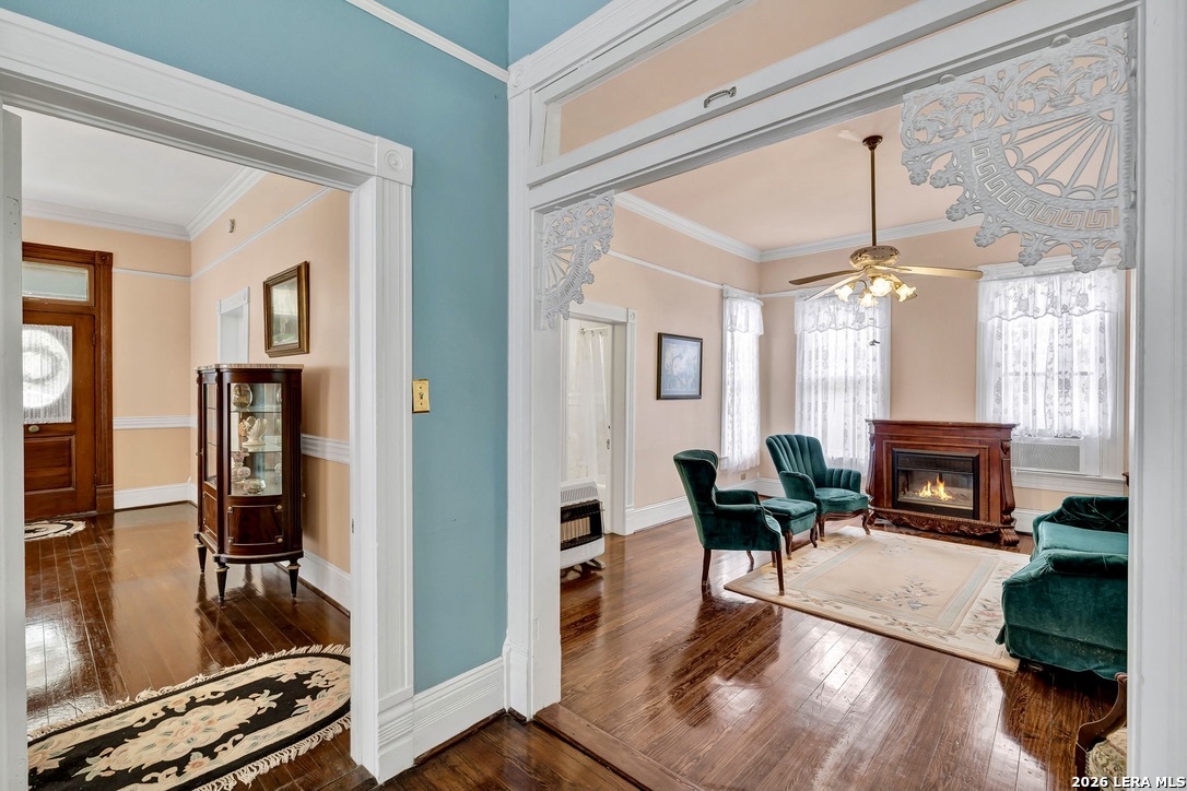 705 E Guenther