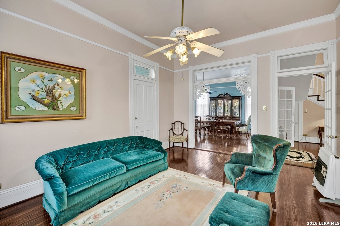 705 E Guenther