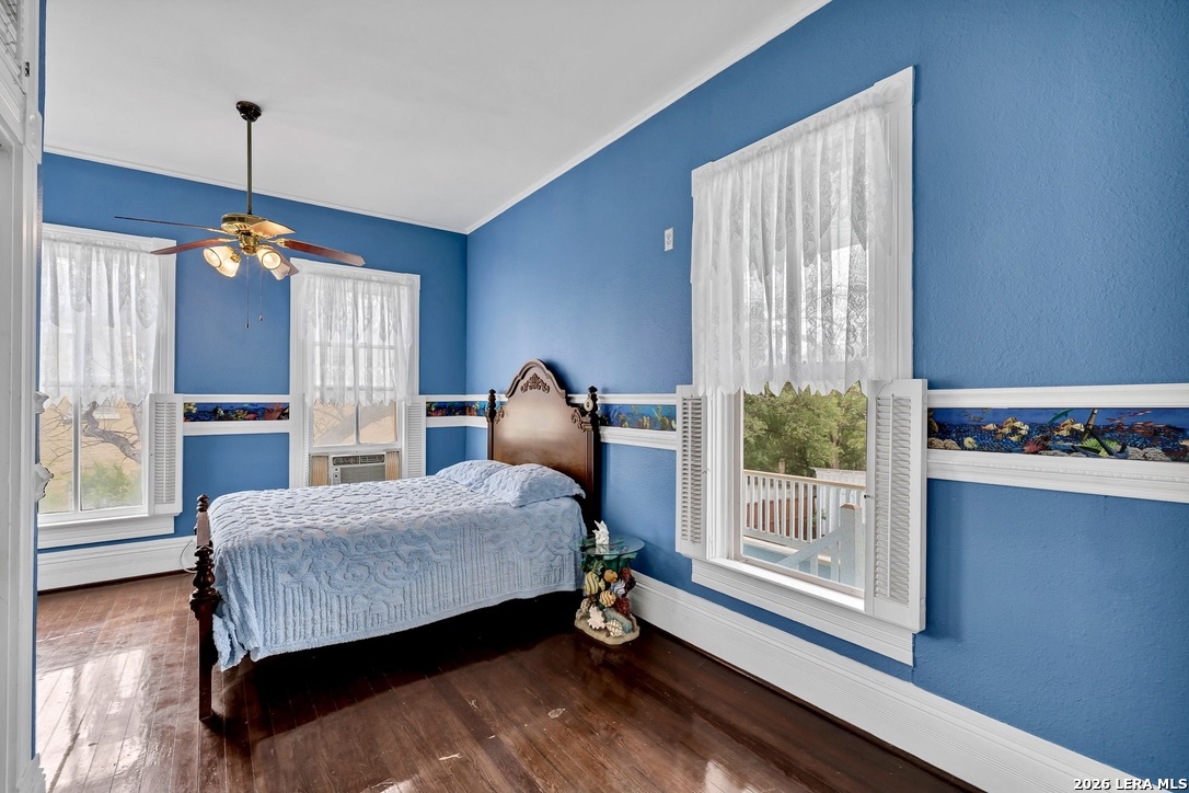 705 E Guenther