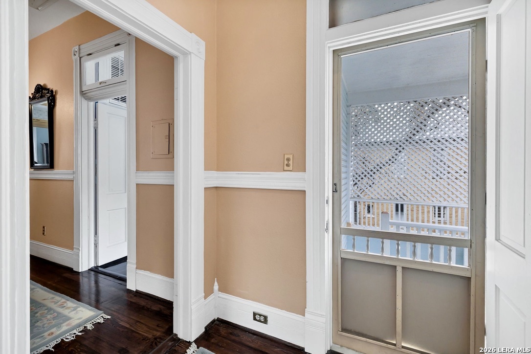 705 E Guenther