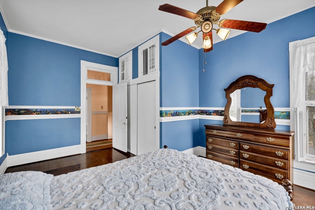 705 E Guenther