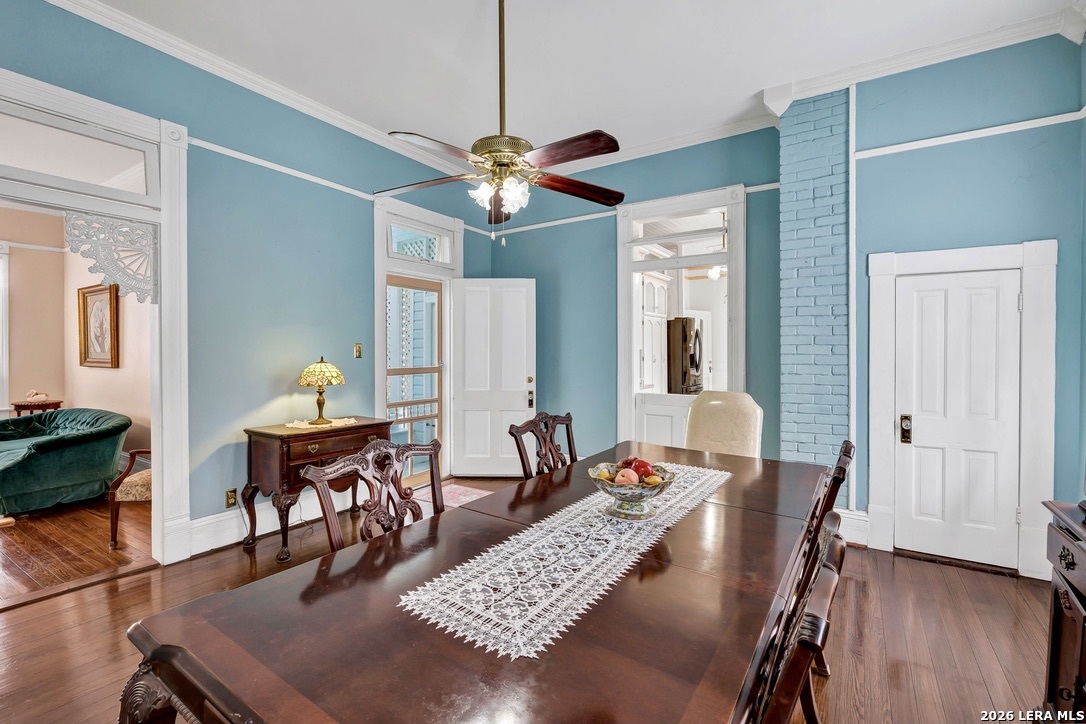 705 E Guenther