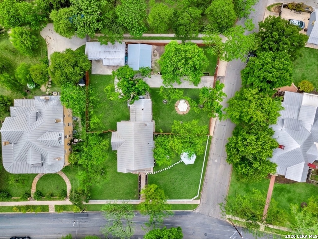 705 E Guenther