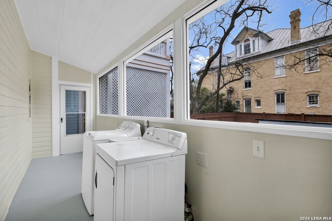 705 E Guenther