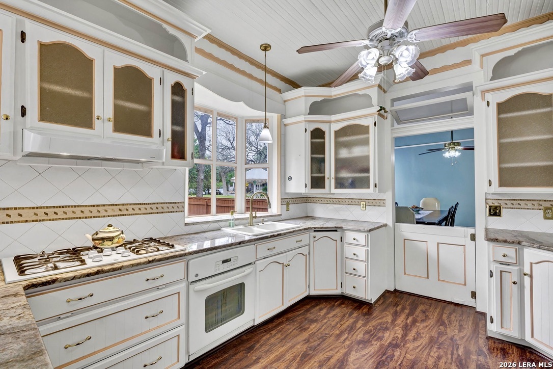705 E Guenther