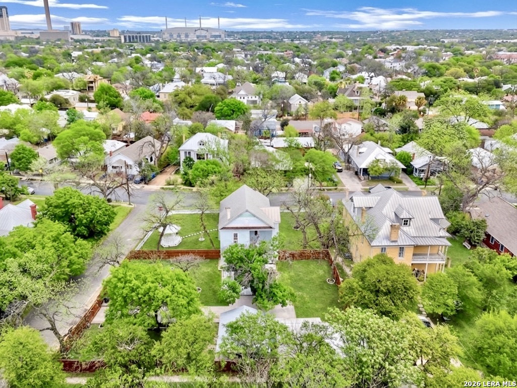 705 E Guenther
