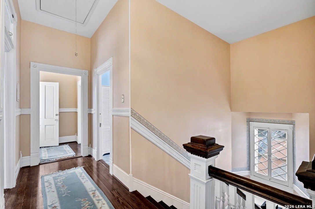 705 E Guenther