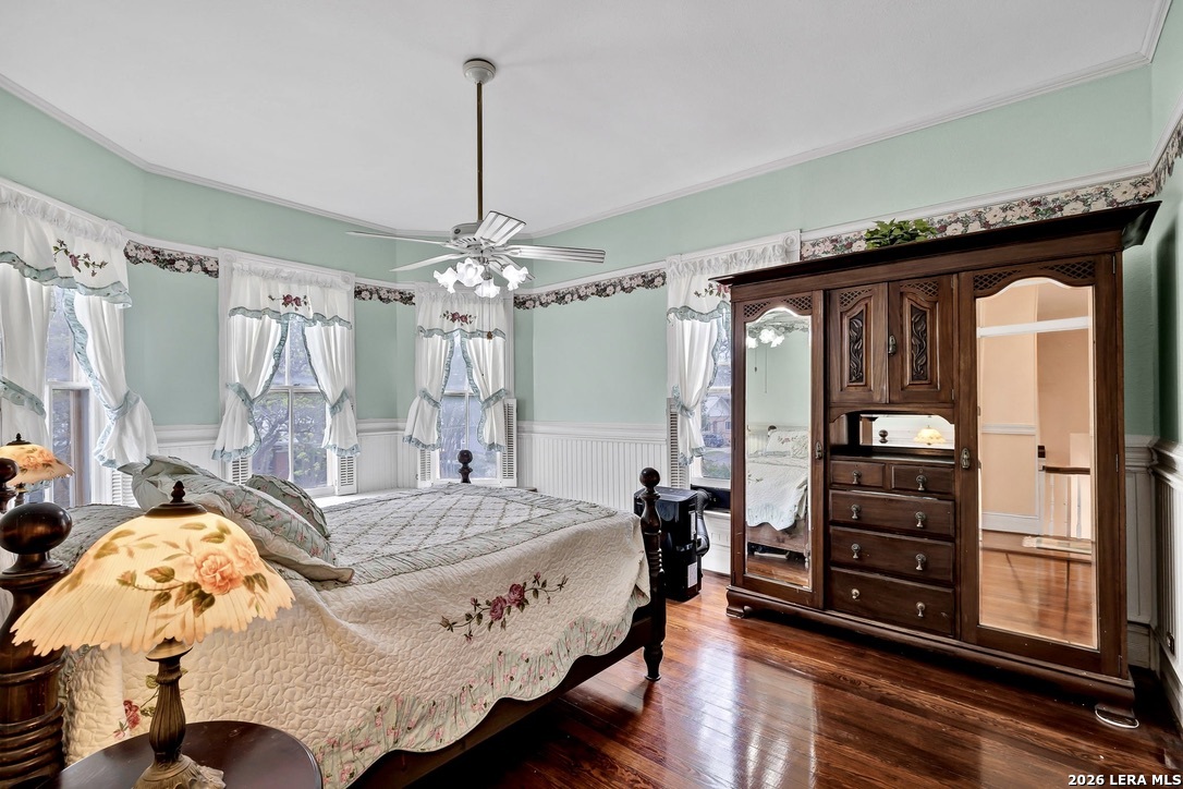 705 E Guenther