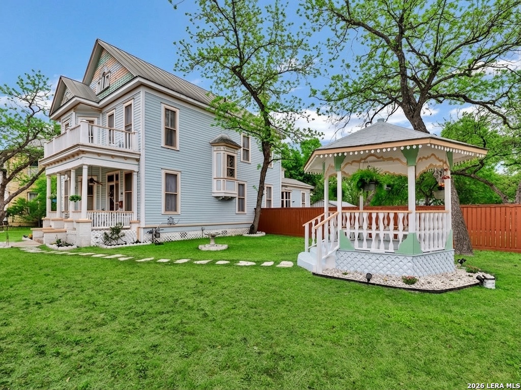 705 E Guenther