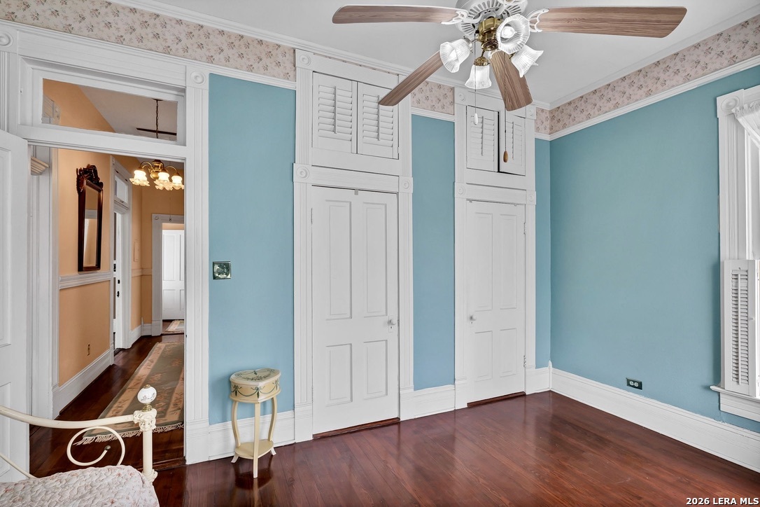 705 E Guenther