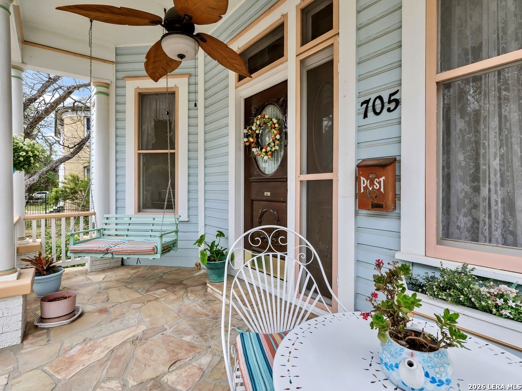 705 E Guenther