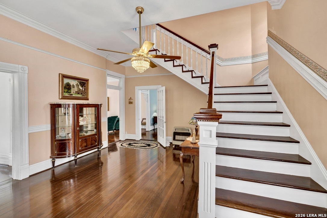 705 E Guenther