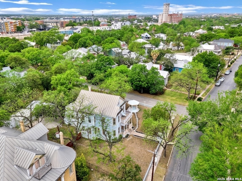 705 E Guenther