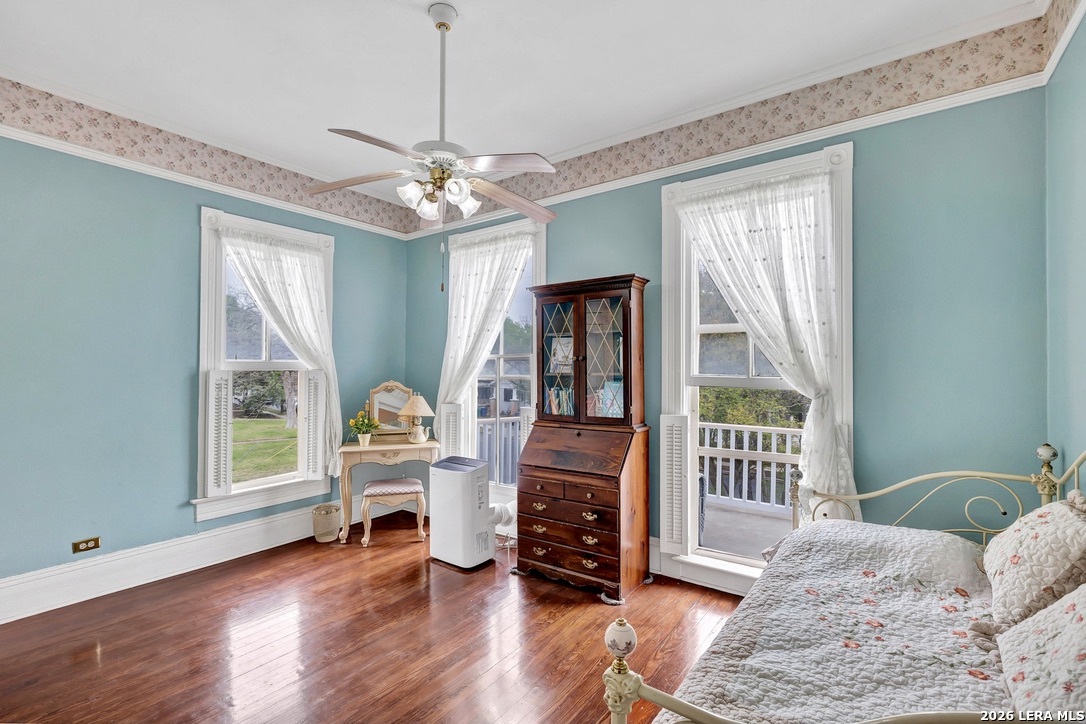 705 E Guenther