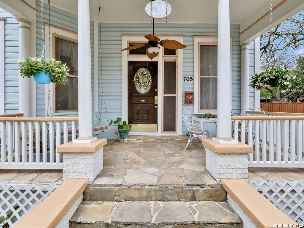 705 E Guenther