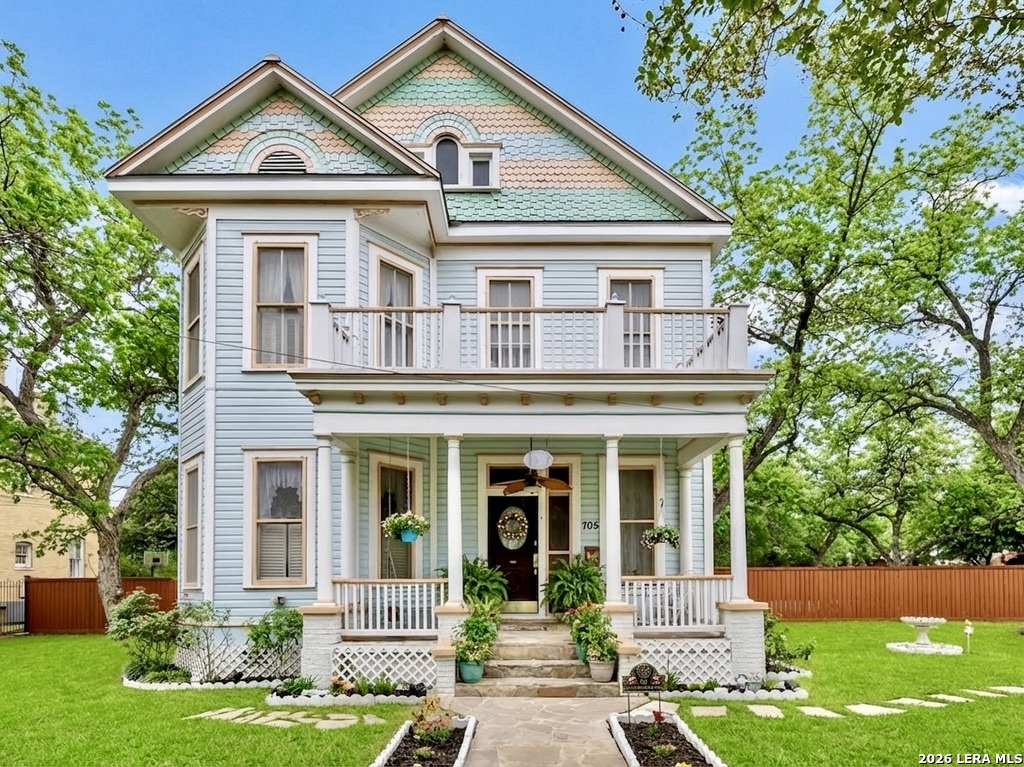 705 E Guenther
