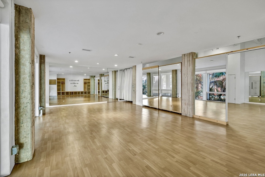 1115 S Alamo 2213