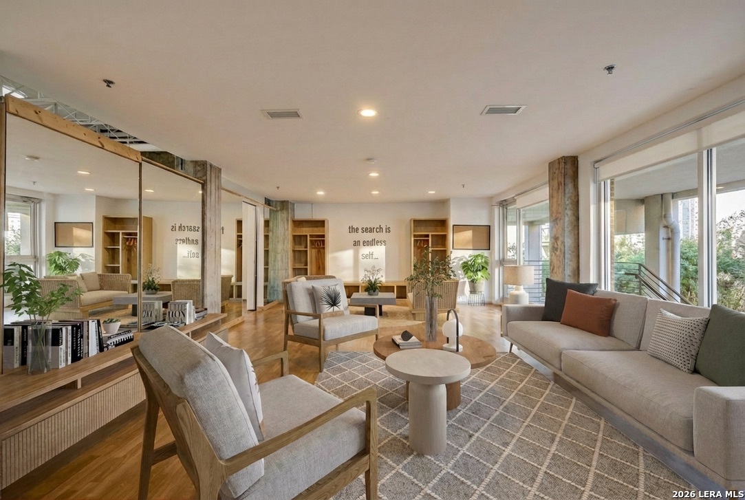 1115 S Alamo 2213