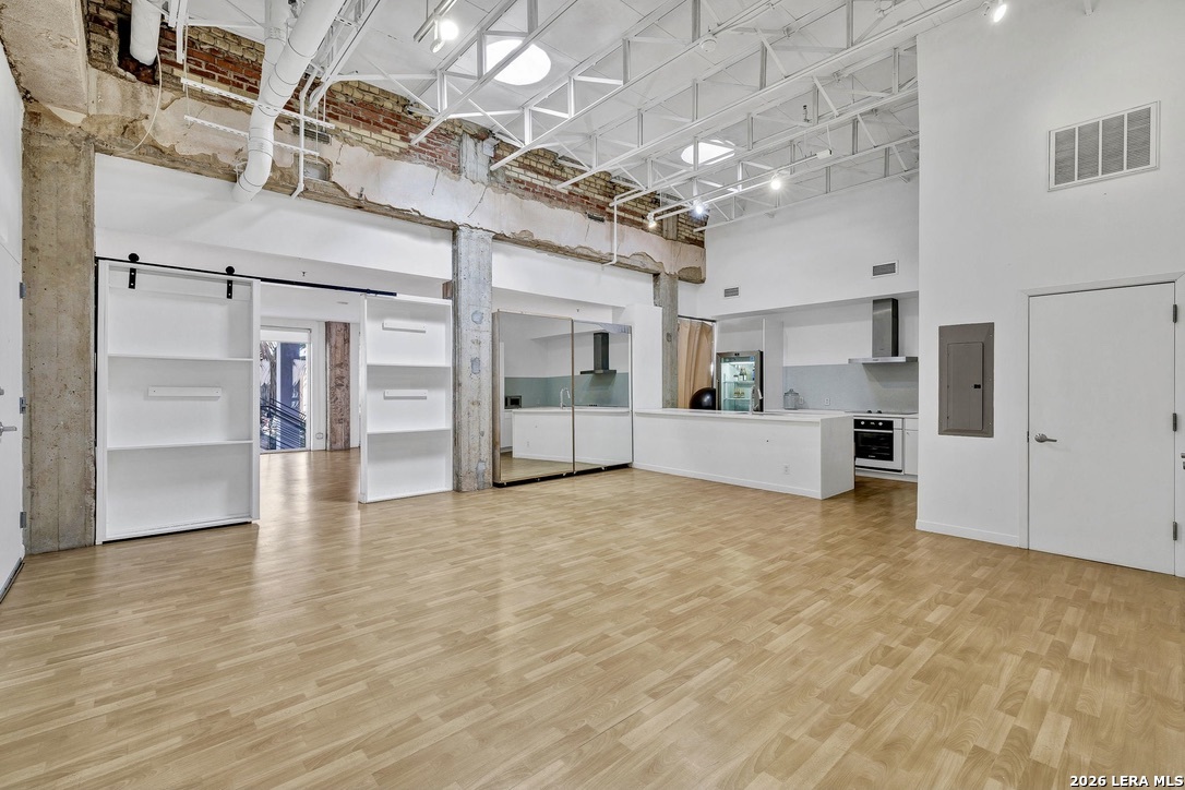 1115 S Alamo 2213
