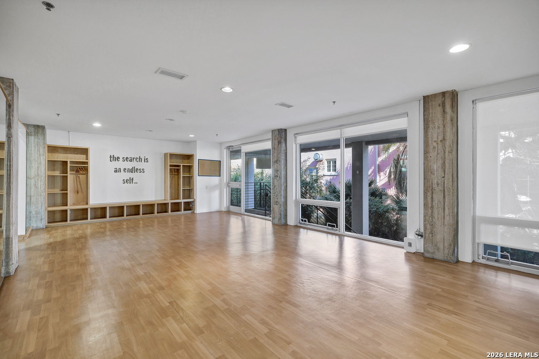1115 S Alamo 2213
